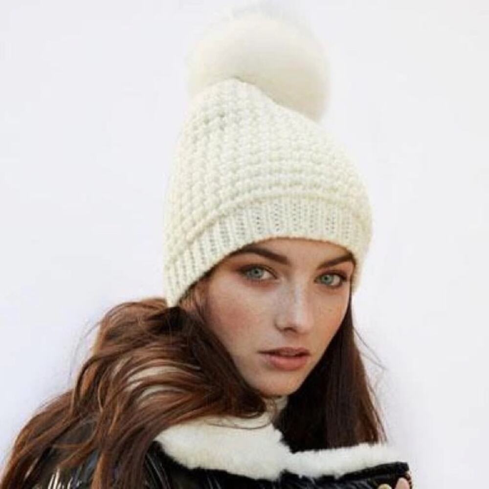 Kyi Kyi Classic Beanie Faux Fur Pom White Ivory New